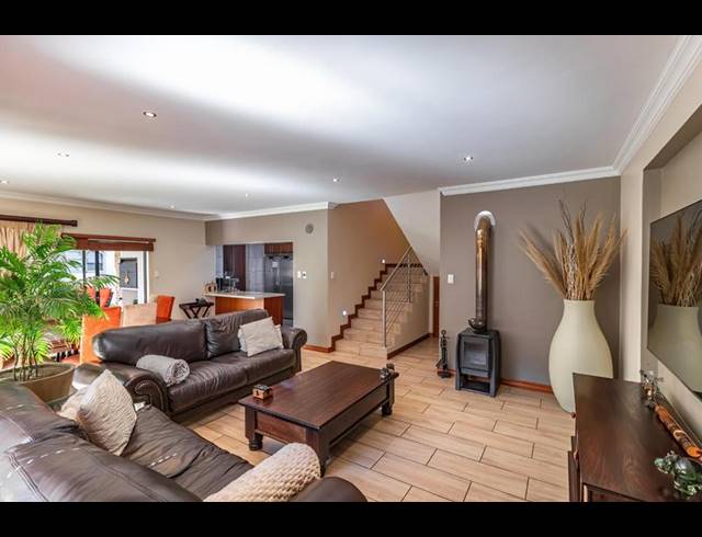 4 BEDROOM HOUSE FOR SALE IN MIDSTREAM HILL